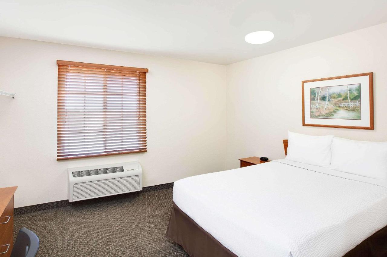 Standard Double Room with Roll-In Shower - Disability Access/Non-Smoking