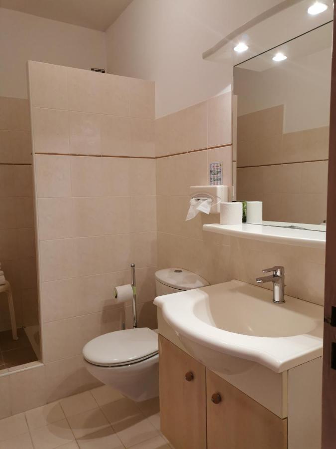Family Room,1555450339:JPEG