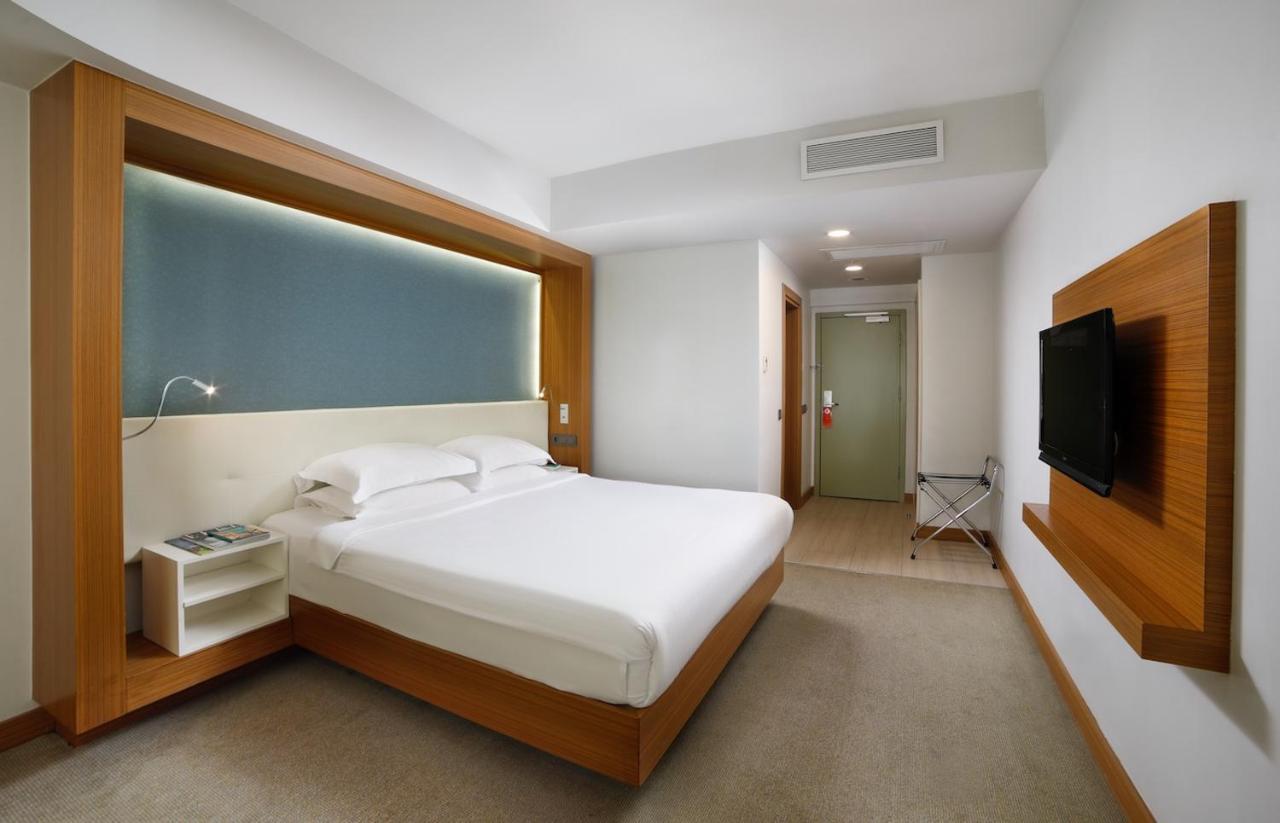 Standard King Room