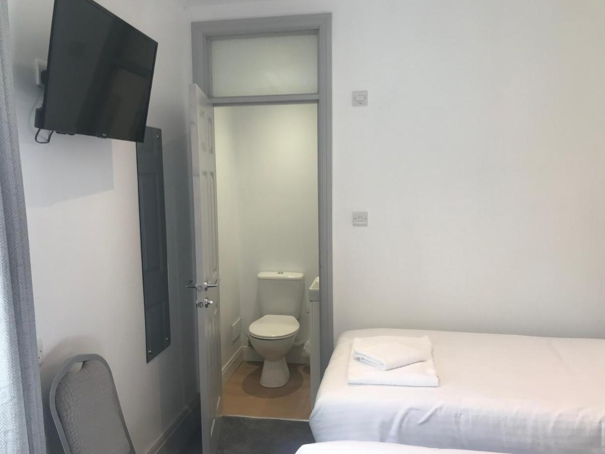 Twin Room with Private Bathroom