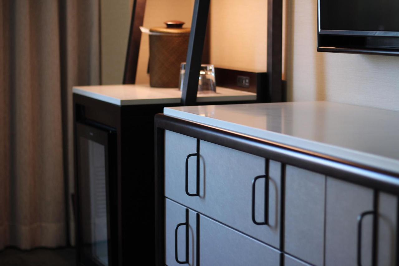 Chambre Double avec 2 Lits Doubles et Baignoire Adaptée - Accessible aux Personnes à Mobilité Réduite