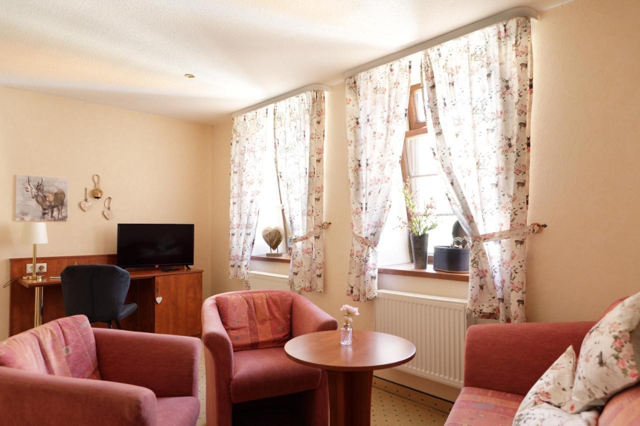 One-Bedroom Apartment,1055822236:JPEG