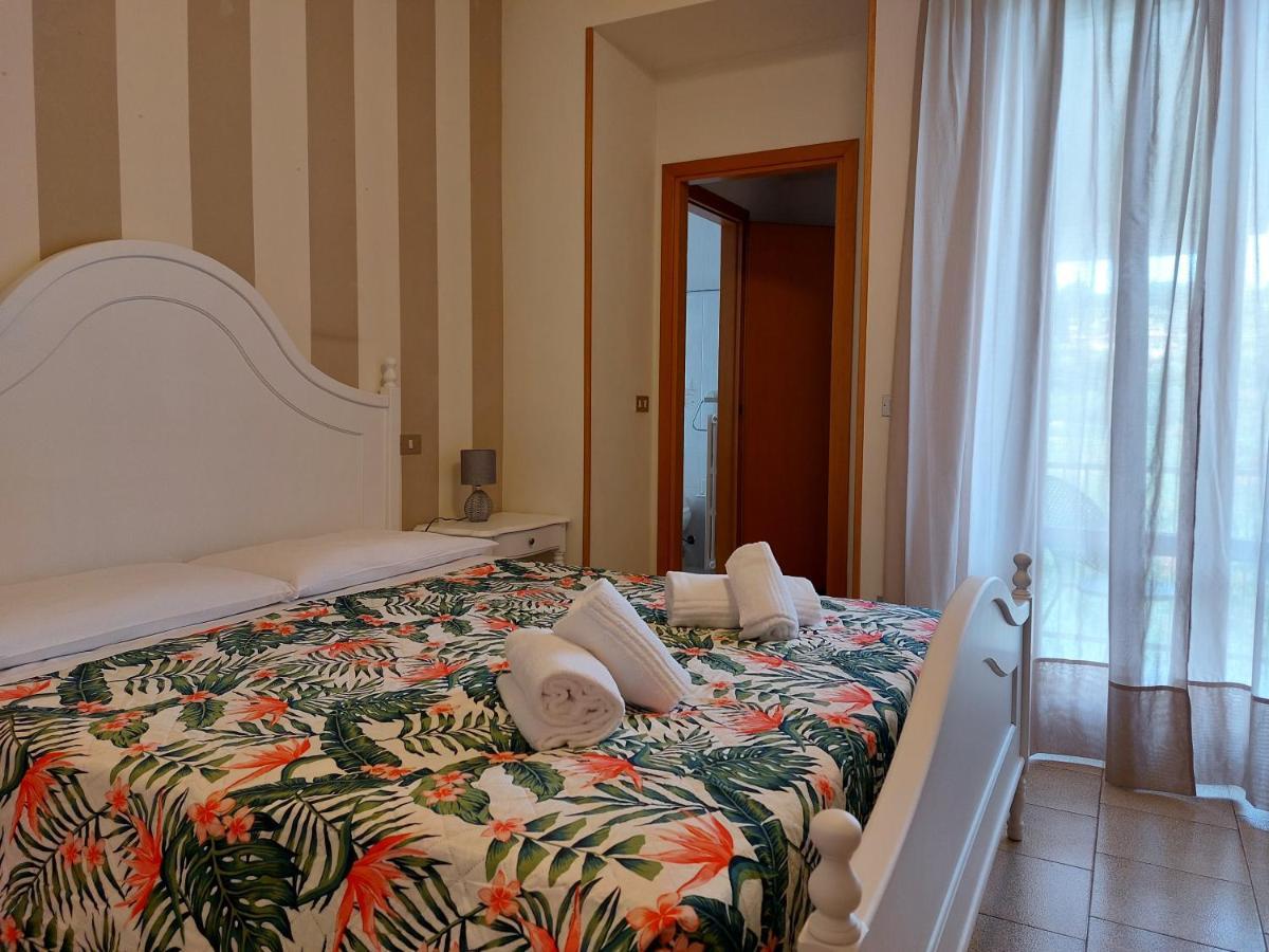 Small Double Room,1121298897:JPEG