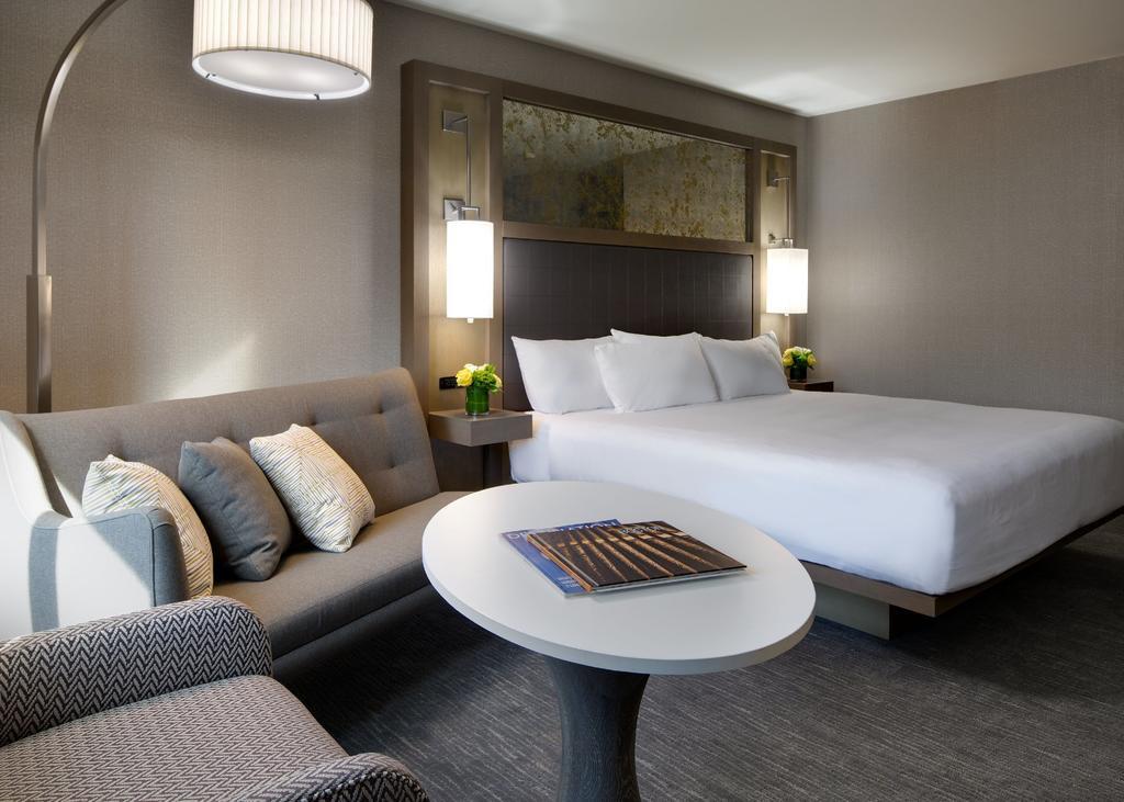 Corner King Room