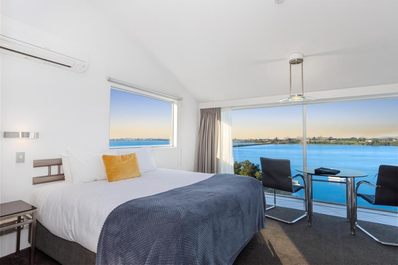 Executive King Suite Water Front,1128657102:JPEG