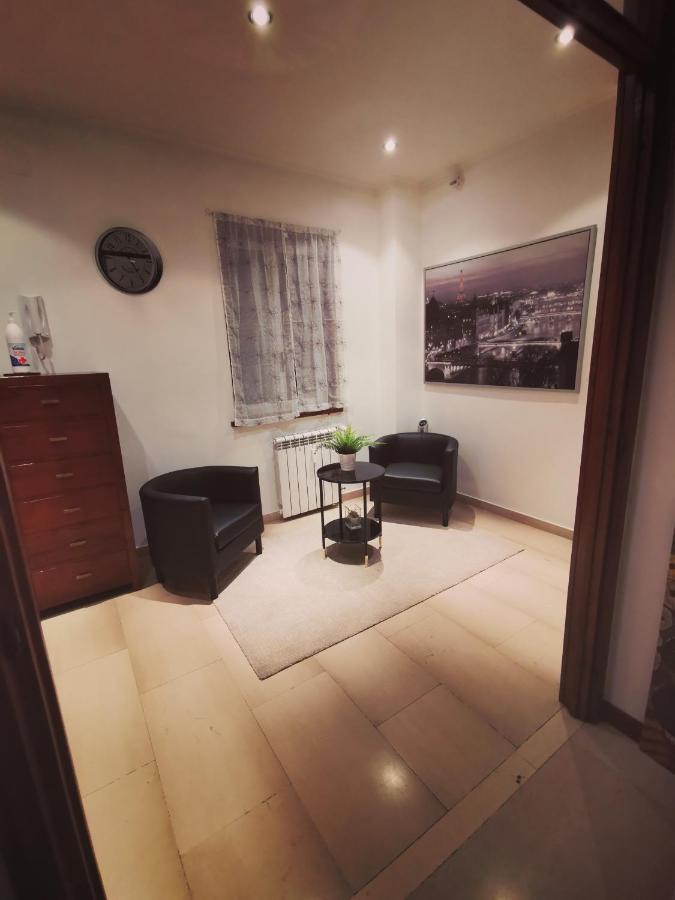 Tweepersoonskamer met een Eigen Externe Badkamer