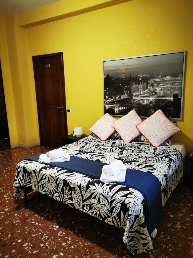 Tweepersoonskamer met een Eigen Externe Badkamer