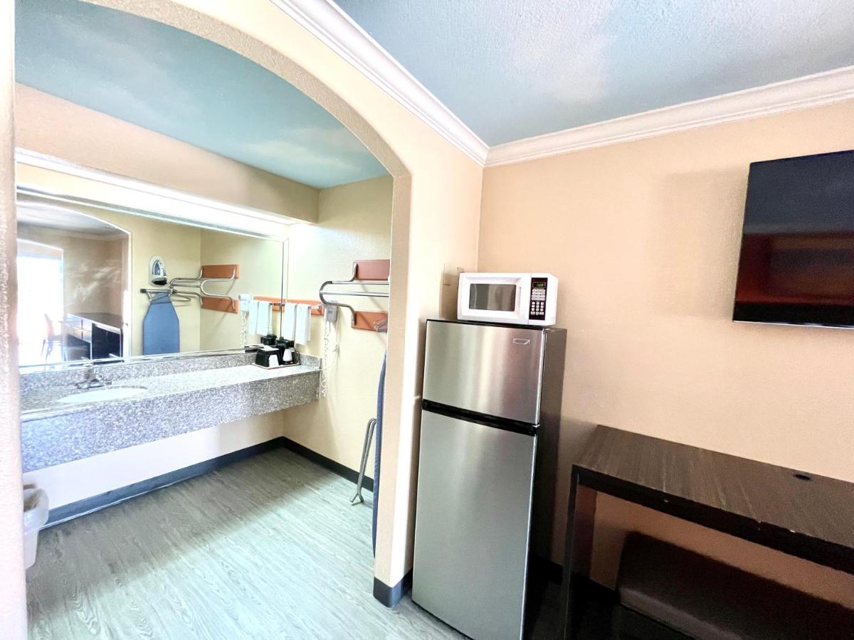 Standard King Room - Non-Smoking