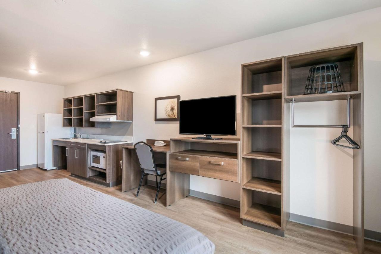 Accessible King Suite with Sofa Bed - Non Smoking