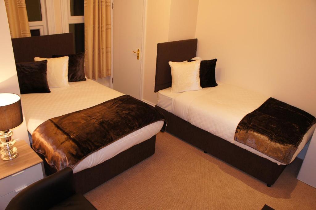 Chambre Lits Jumeaux avec Salle de Bains Privative