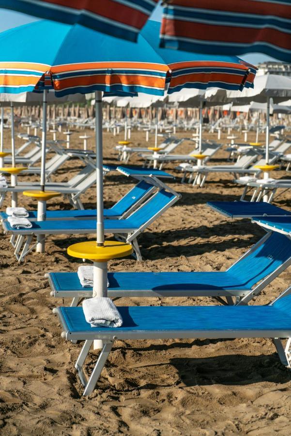 Standard Double or Twin Room with Balcony and Partial Sea View and Beach Access,663800223:JPEG