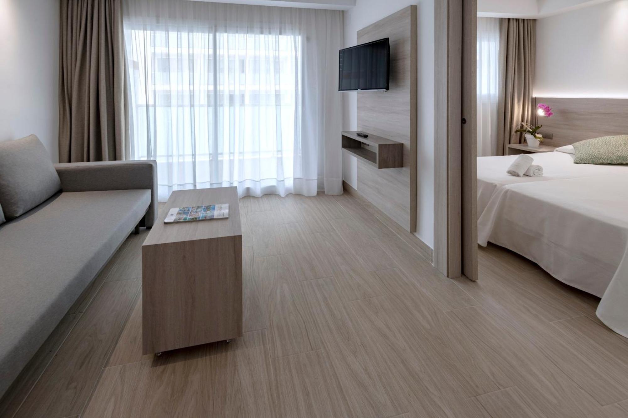 Suite Junior (2 adultos + 2 niños)