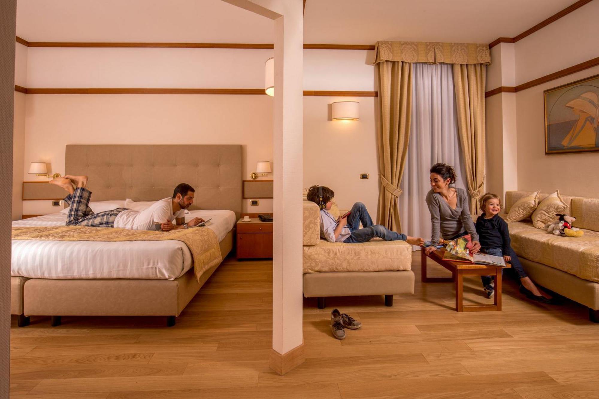 Quarto Família (2 Adultos + 2 Crianças)