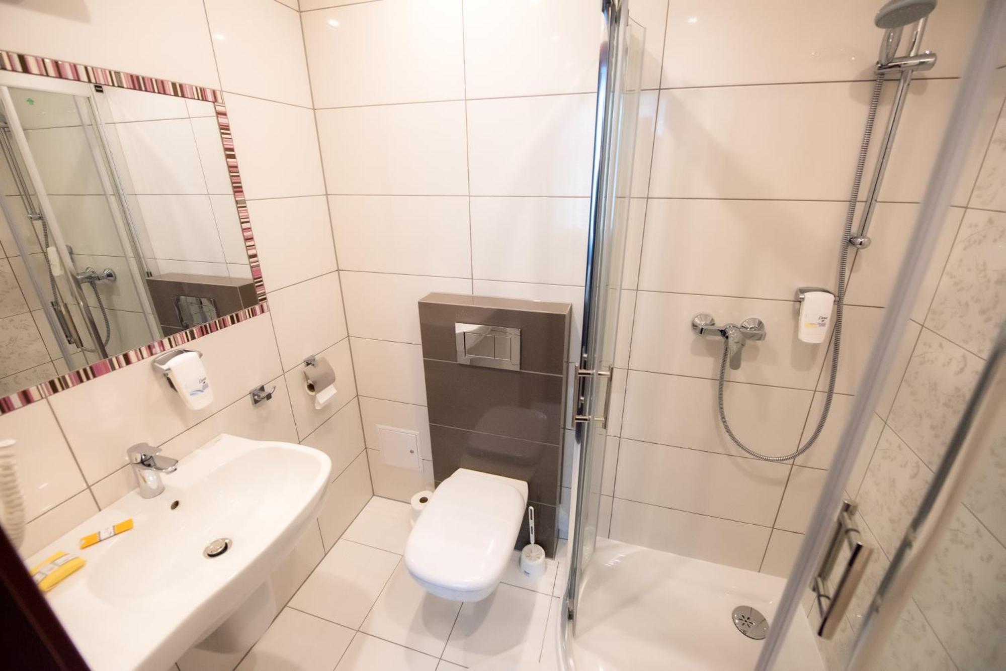 Family Room Bathroom,1549078813:JPEG