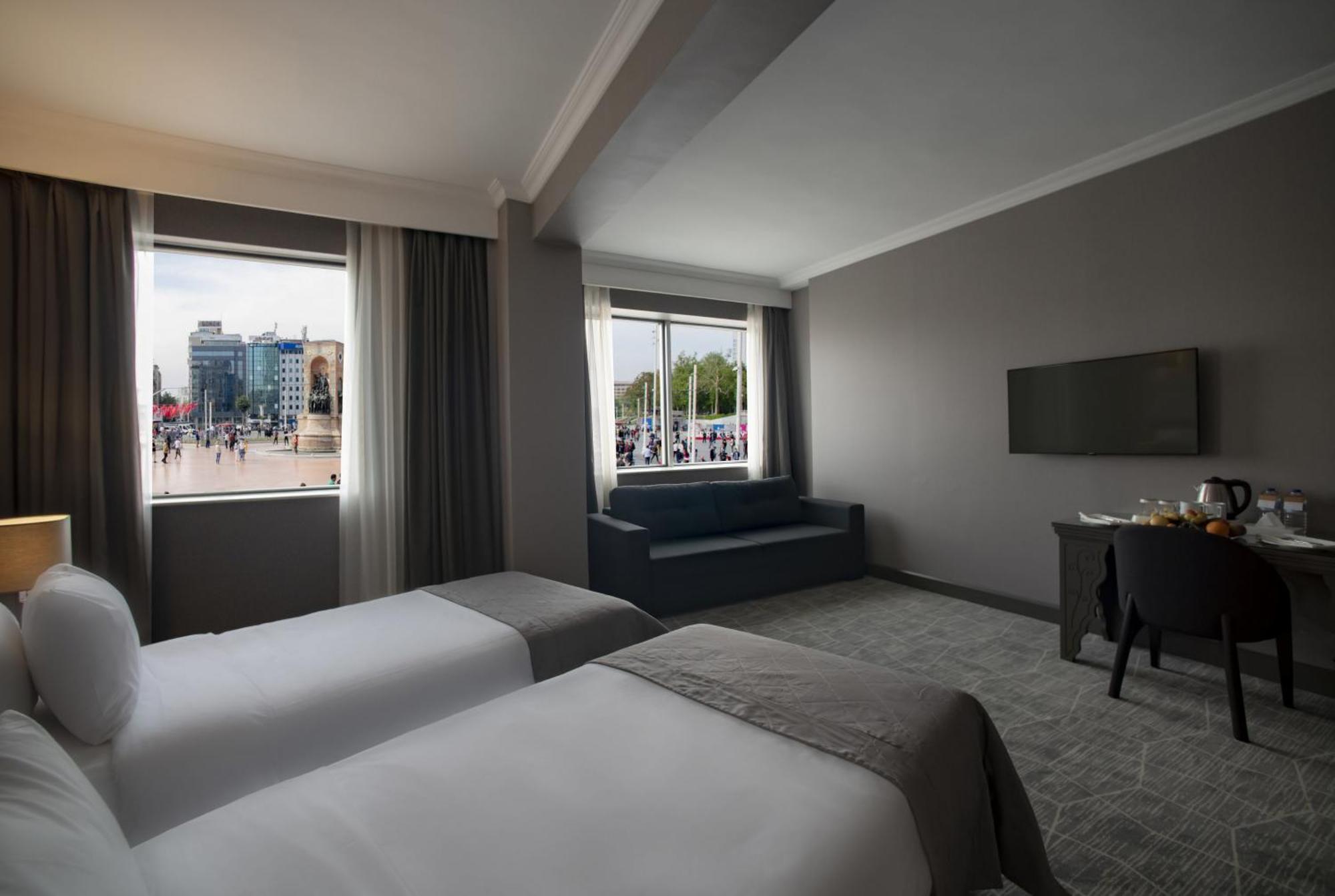 Habitación Familiar Comunicada con vistas a la ciudad