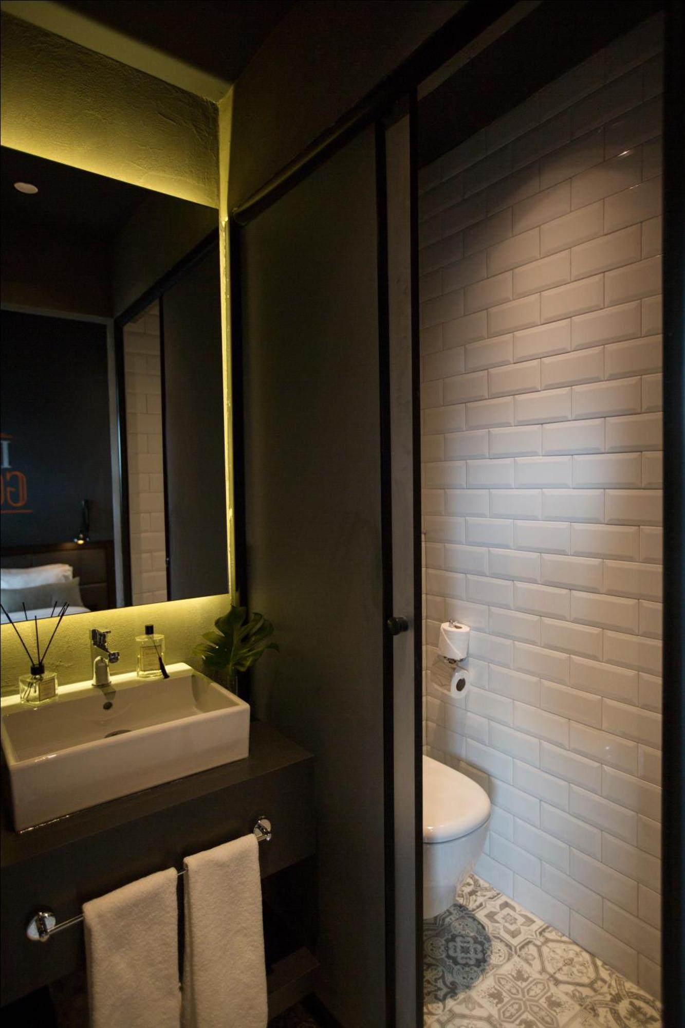 Corner Suite,1279968940:JPEG