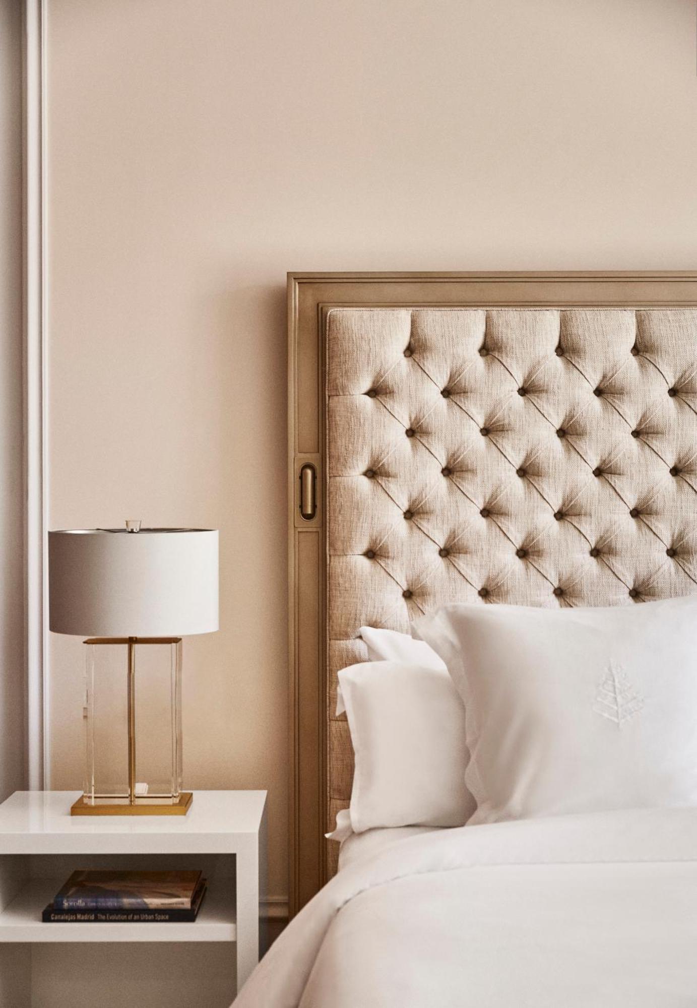 Habitación Deluxe Sevilla con cama extragrande y vistas
