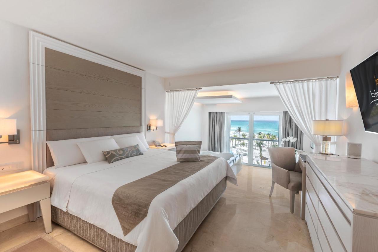 Royale Honeymoon Suite Oceanfront King Size Bed,1589150738:JPEG