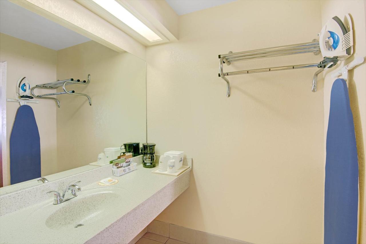 King Studio Suite - Non-Smoking