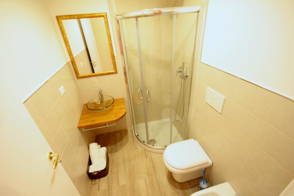 Camera Doppia con Letti Singoli con Bagno Privato Esterno