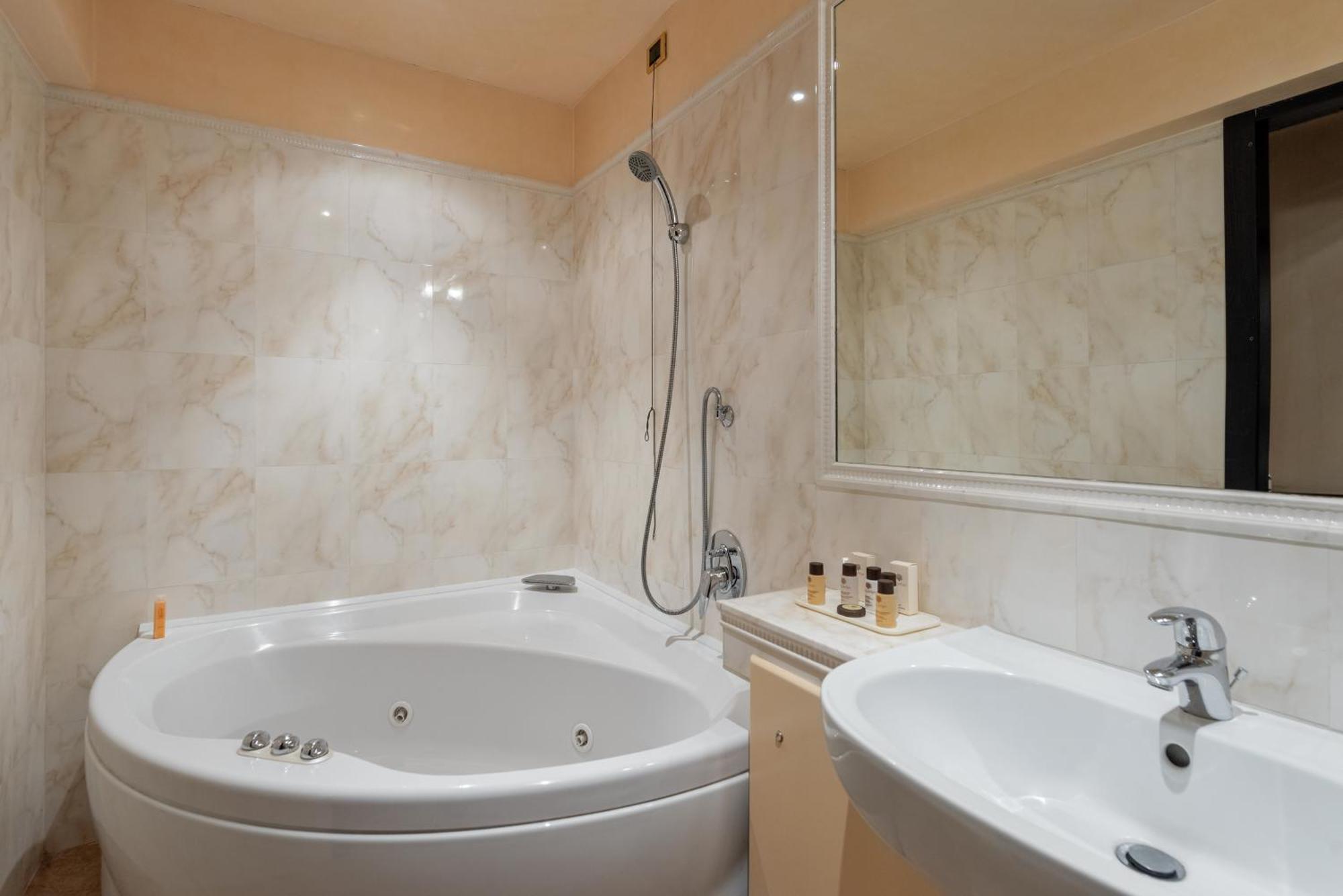 Junior Suite with Spa Bath,1274666263:JPEG