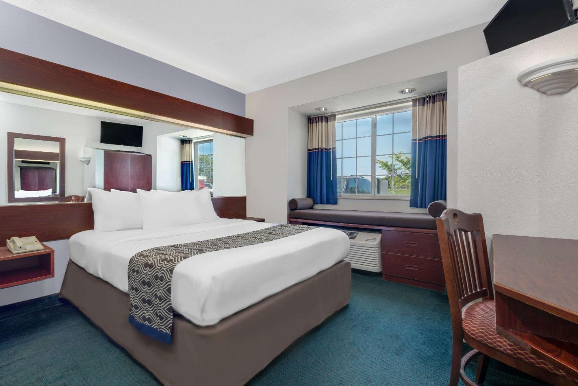 1 Queen Bed, Accessible Studio Suite, Non-Smoking