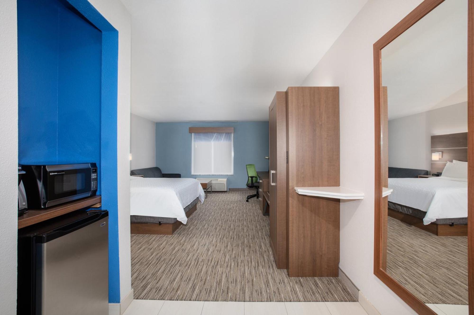 Queen Room Two Queen Beds
