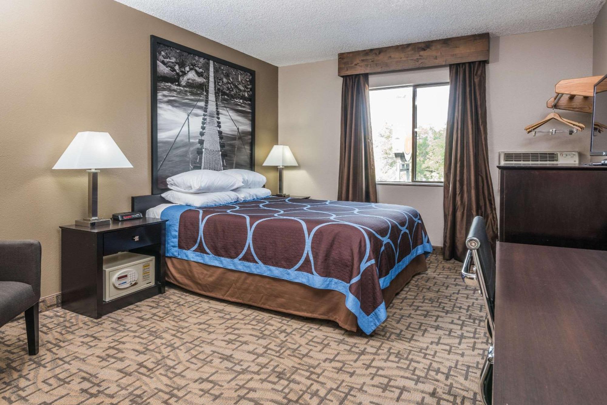 Queen Room - Mobility Access/Non-Smoking