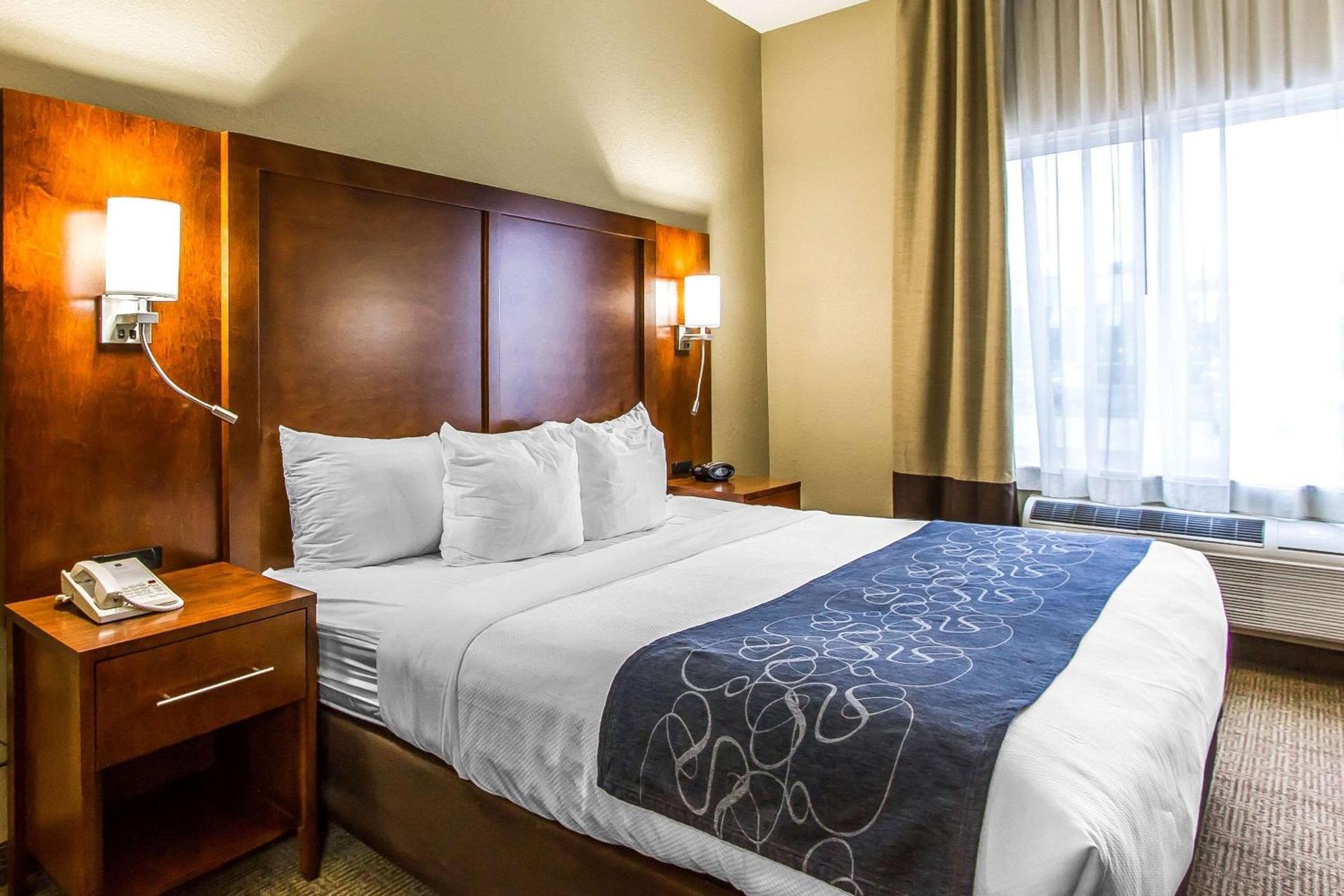 King Suite - Accessible/Non-Smoking
