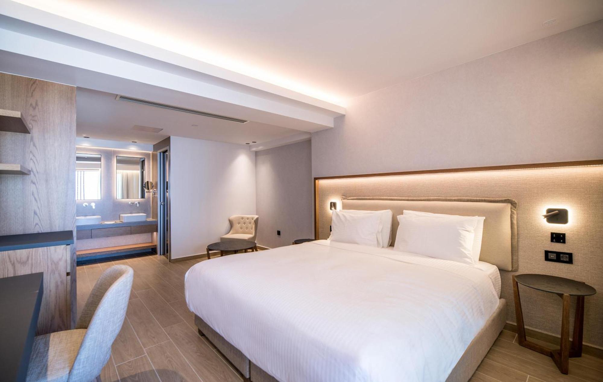 Hébergement Chic Urbain avec Bain à Remous Extérieur - Vue sur Ville