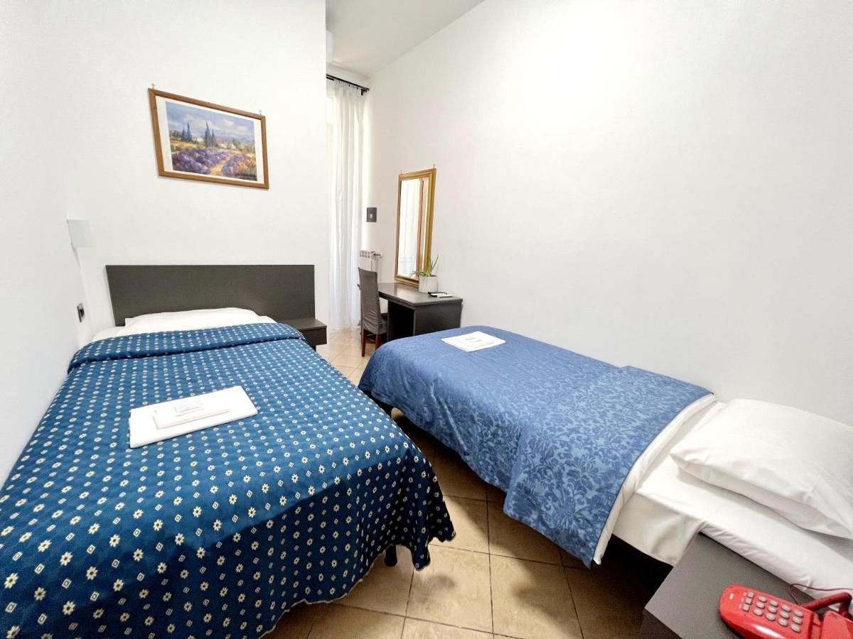 Camera Doppia con Letti Singoli con Bagno