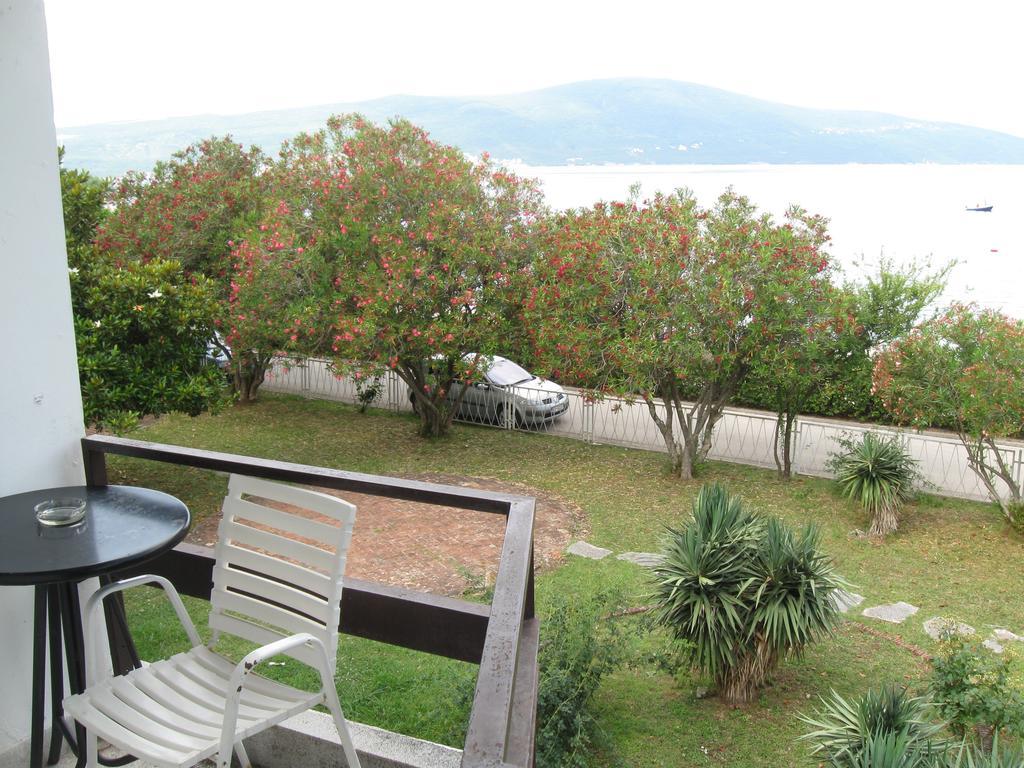 Doppelzimmer mit Balkon und Meerblick