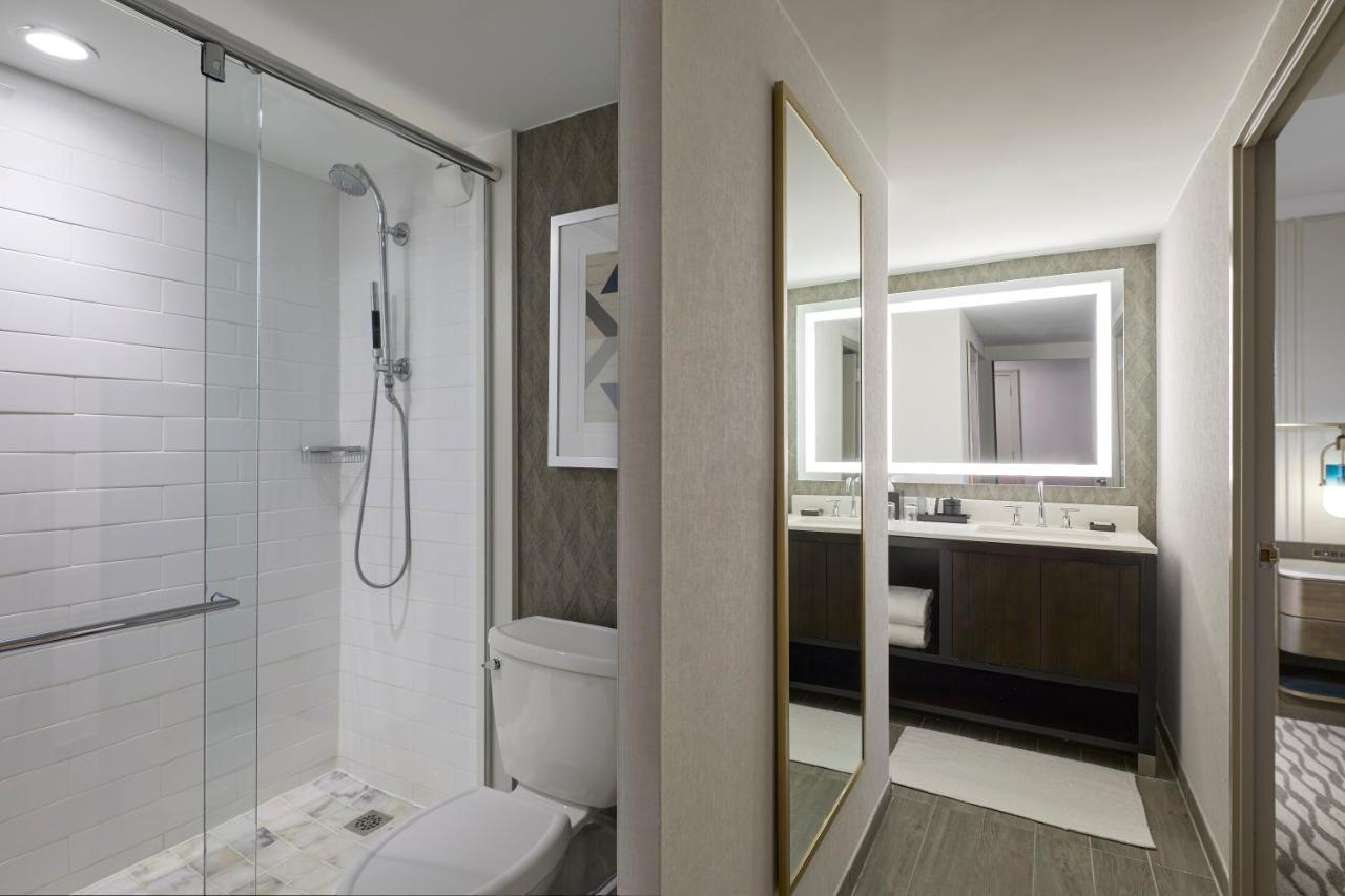 Larger Guest Room, King Bed