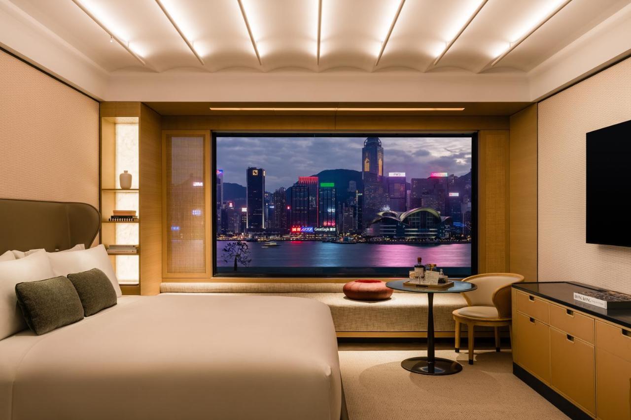Classic Zimmer mit Kingsize-Bett, Tagesbett und Hafenblick