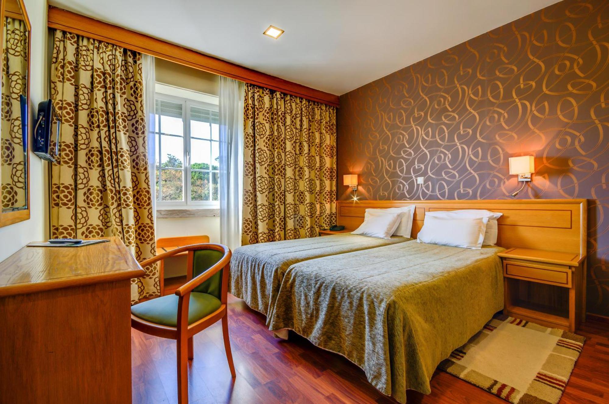 Twin Room,1433215792:JPEG