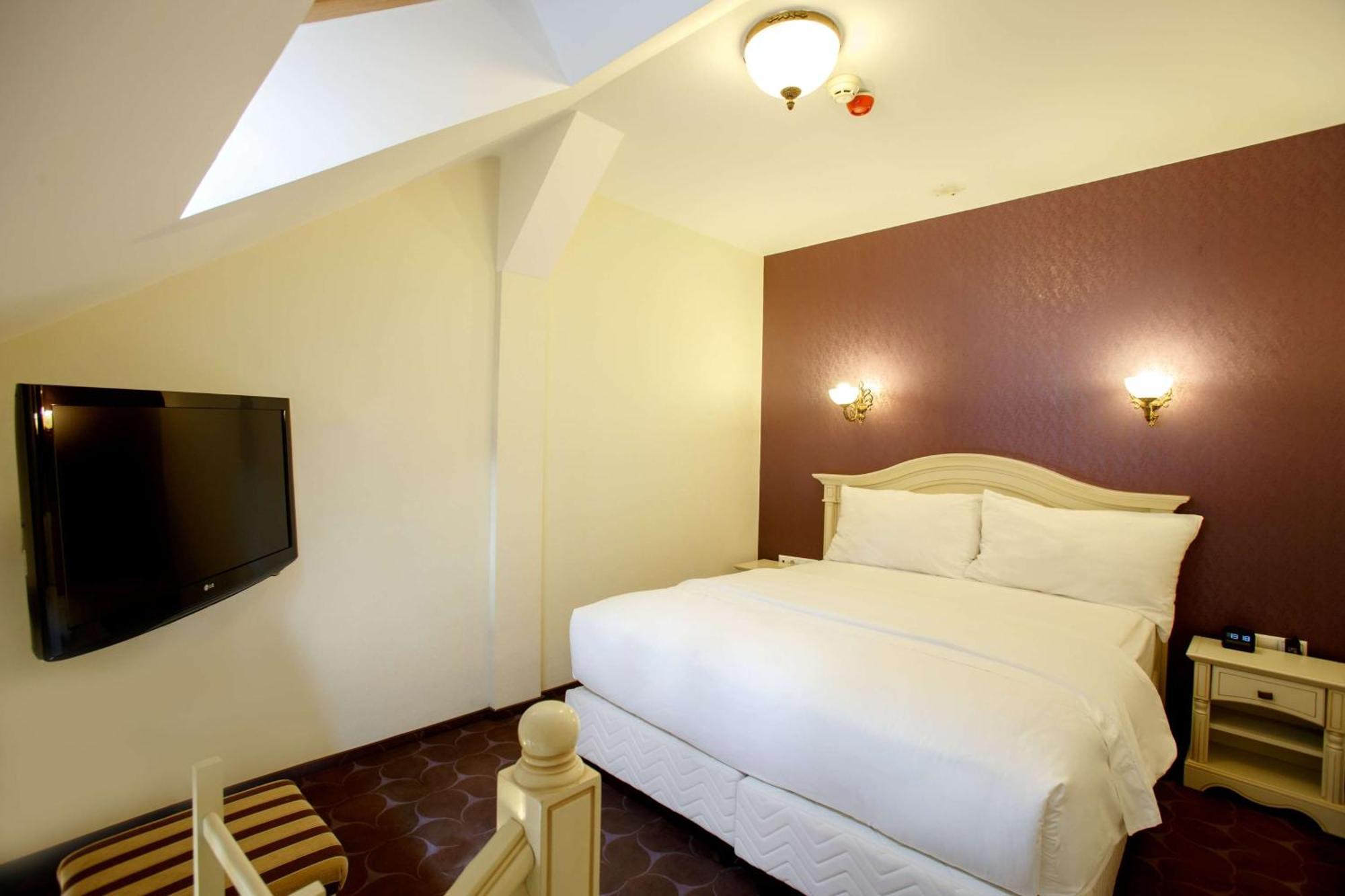 Duplex Queen Room
