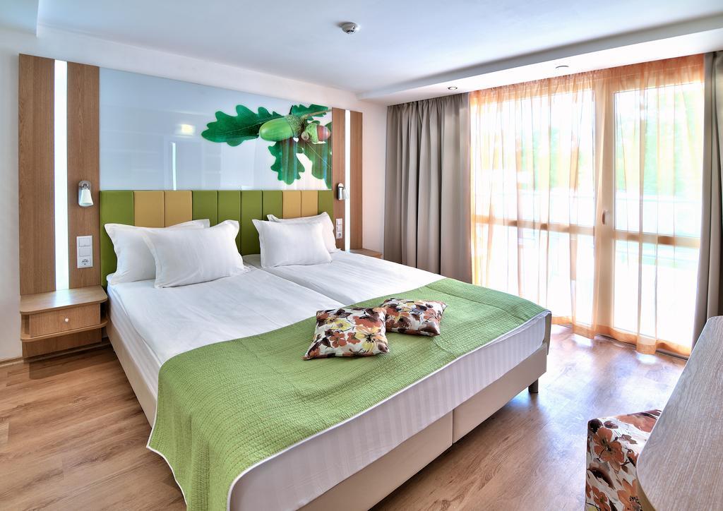 One-Bedroom Apartment ( 4 Adults + 1 Child) - Paid Parking