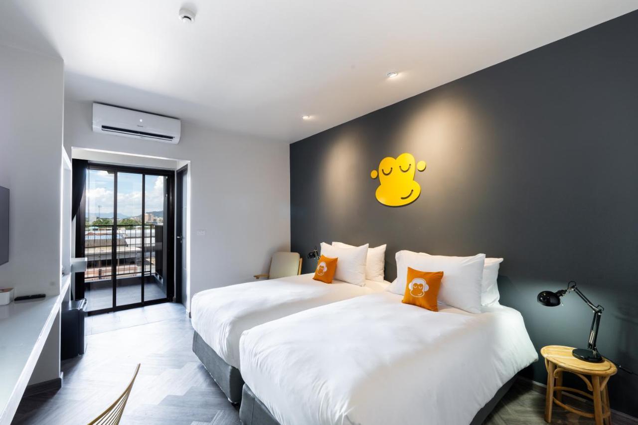 Deluxe Twin Bed, Free 24hrs. Co-working space