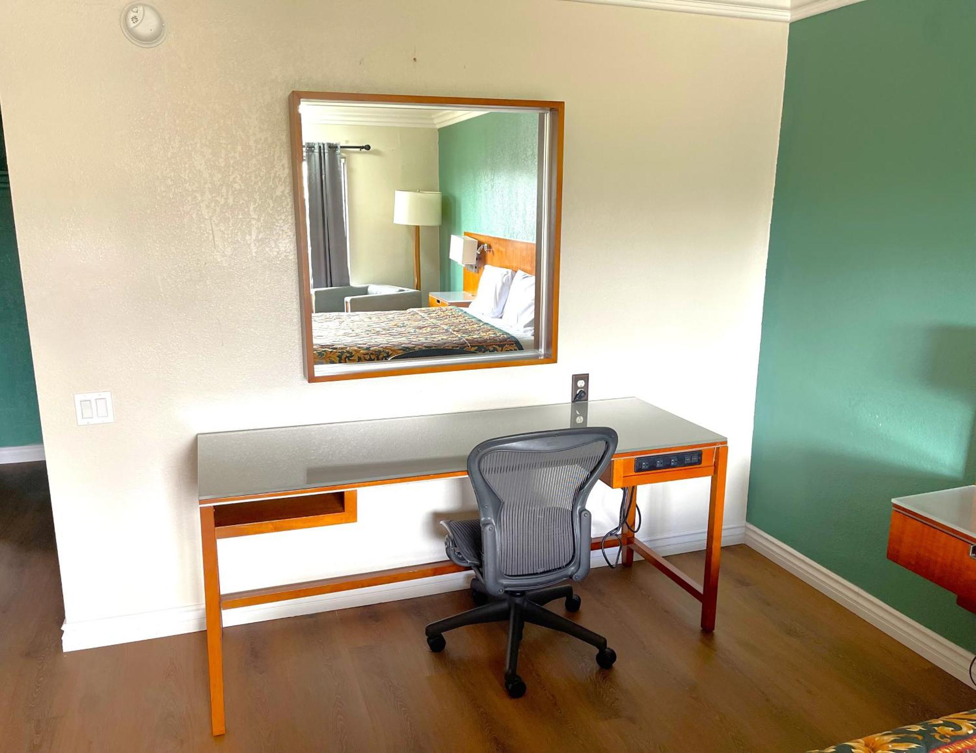 King Room - Non-Smoking