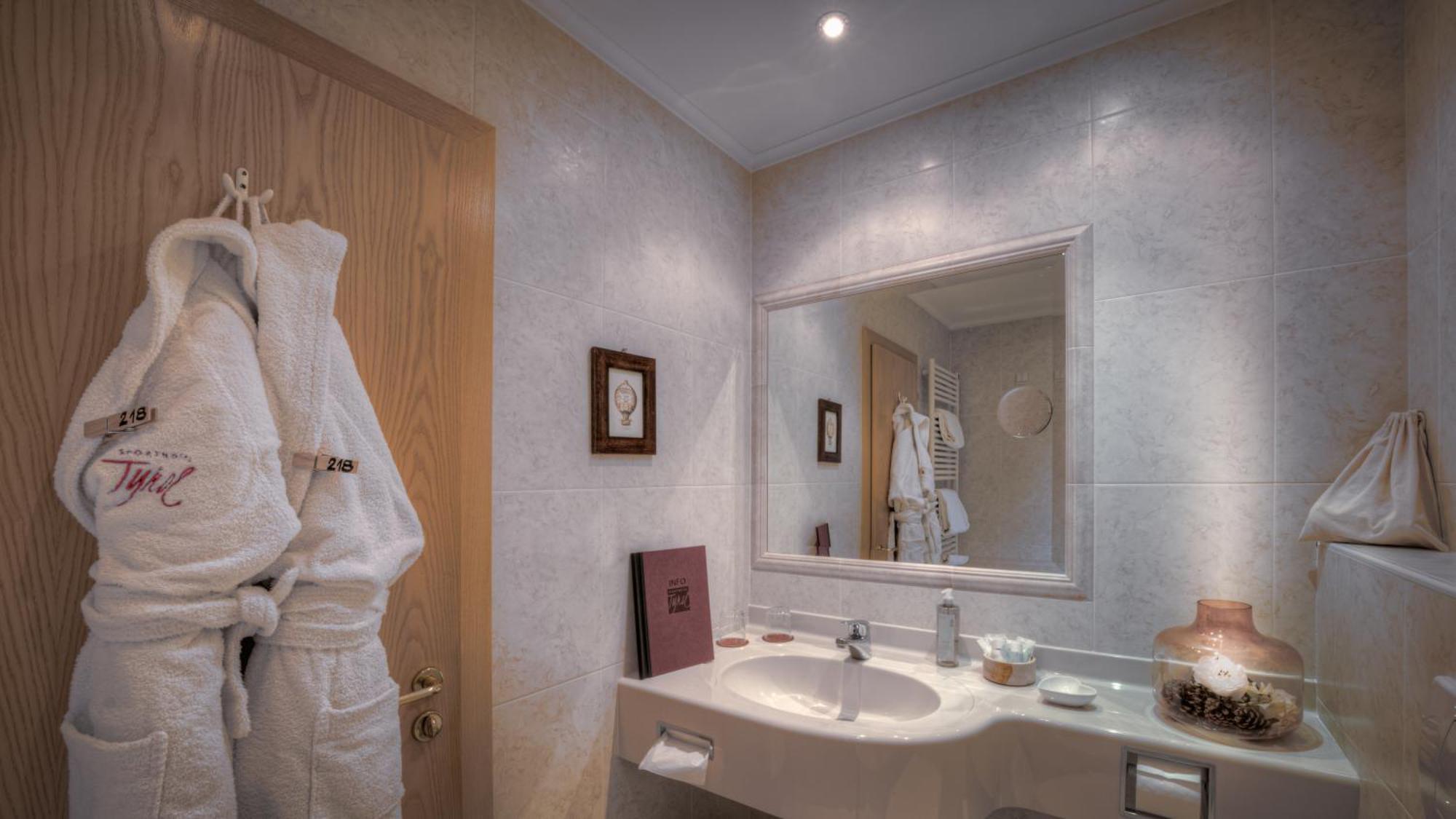 Double Room,1533906394:JPEG