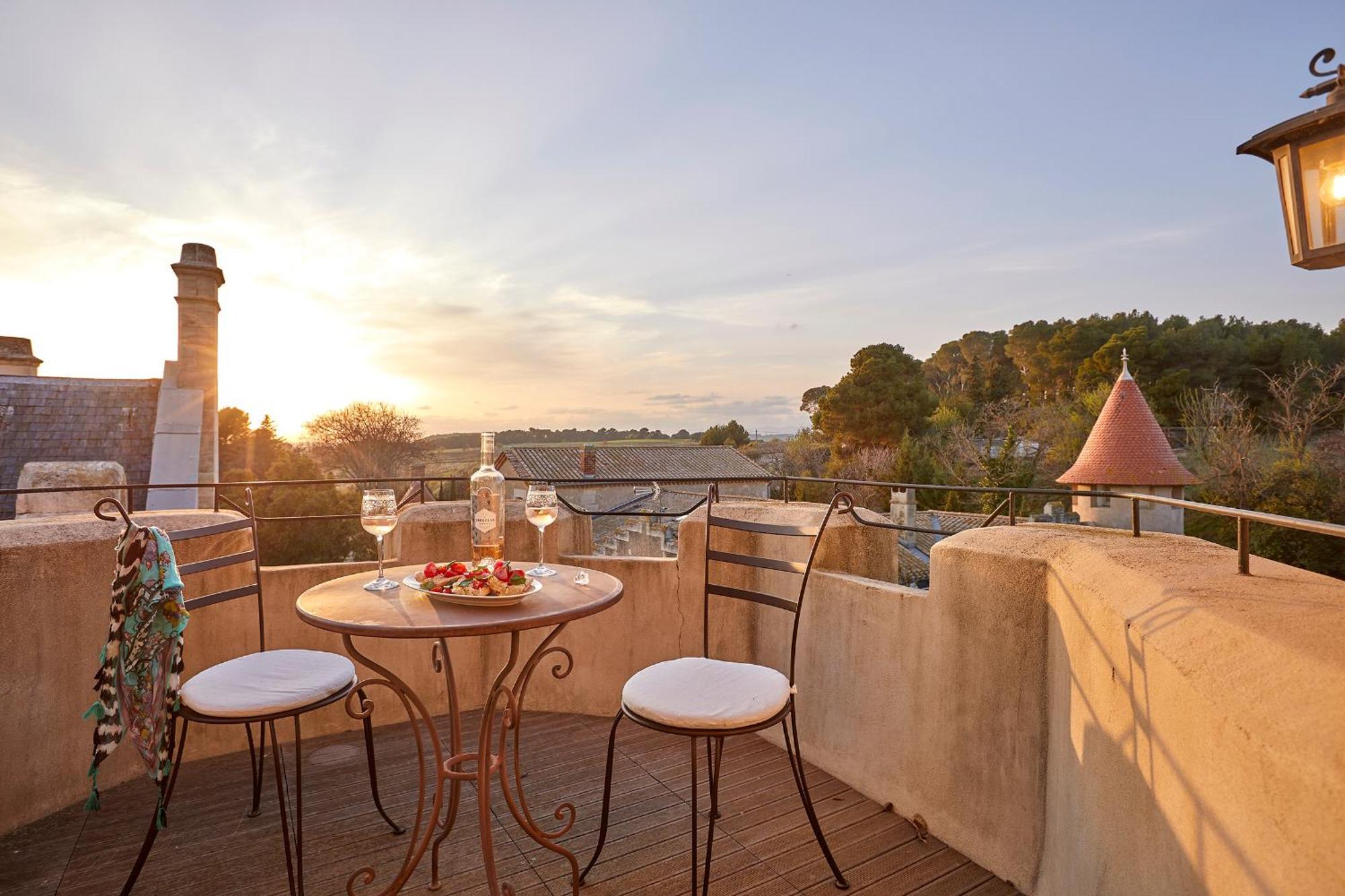 Studio Terrace,1545165766:JPEG