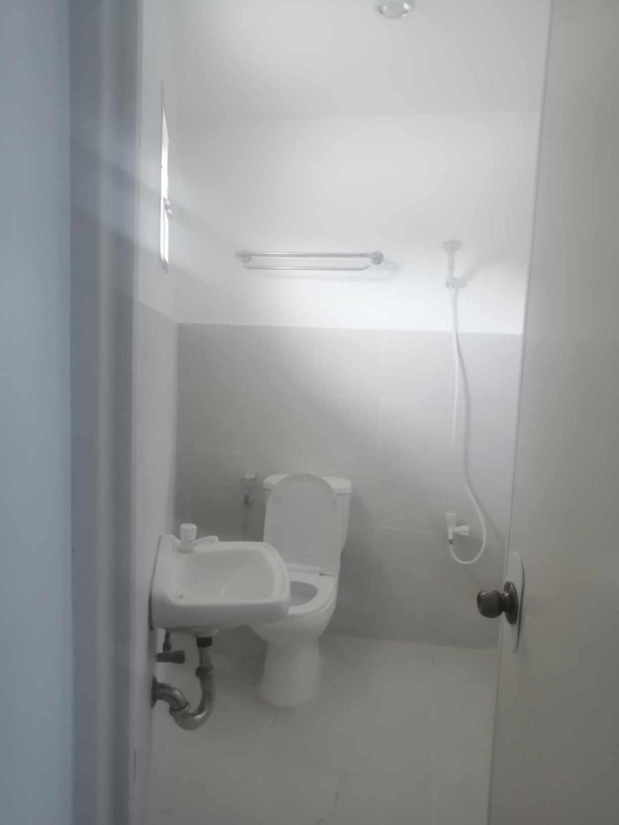 Family Room Private Bathroom,1547372983:JPEG