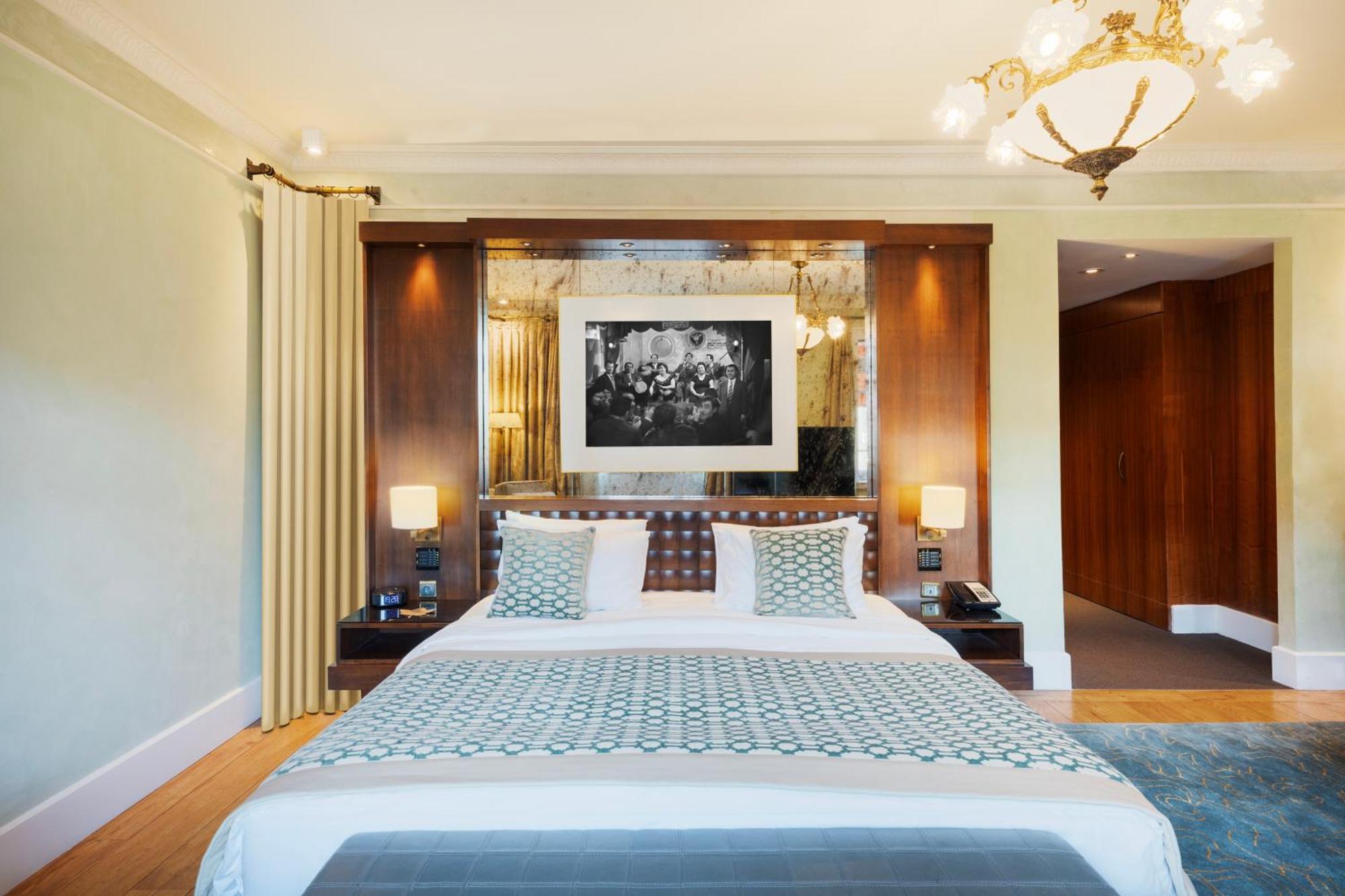 Zimmer mit Kingsize-Bett