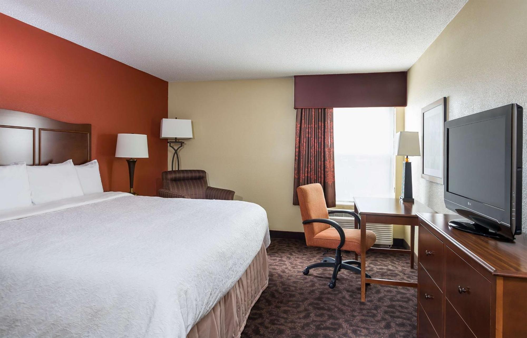 King Room with King Bed - Non-Smoking