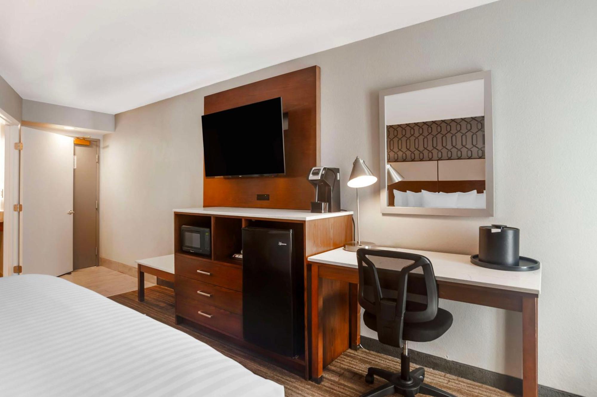 King Room with Sofa Bed - Non-Smoking