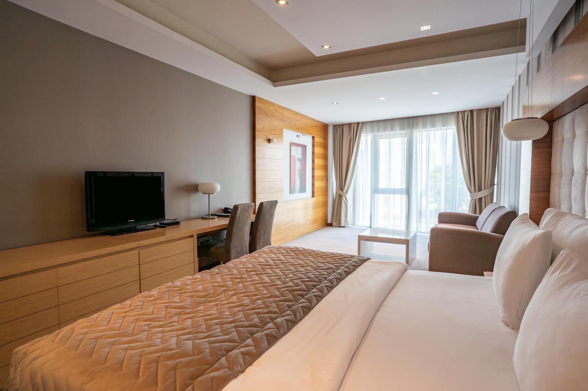 Double Room,1554364873:JPEG