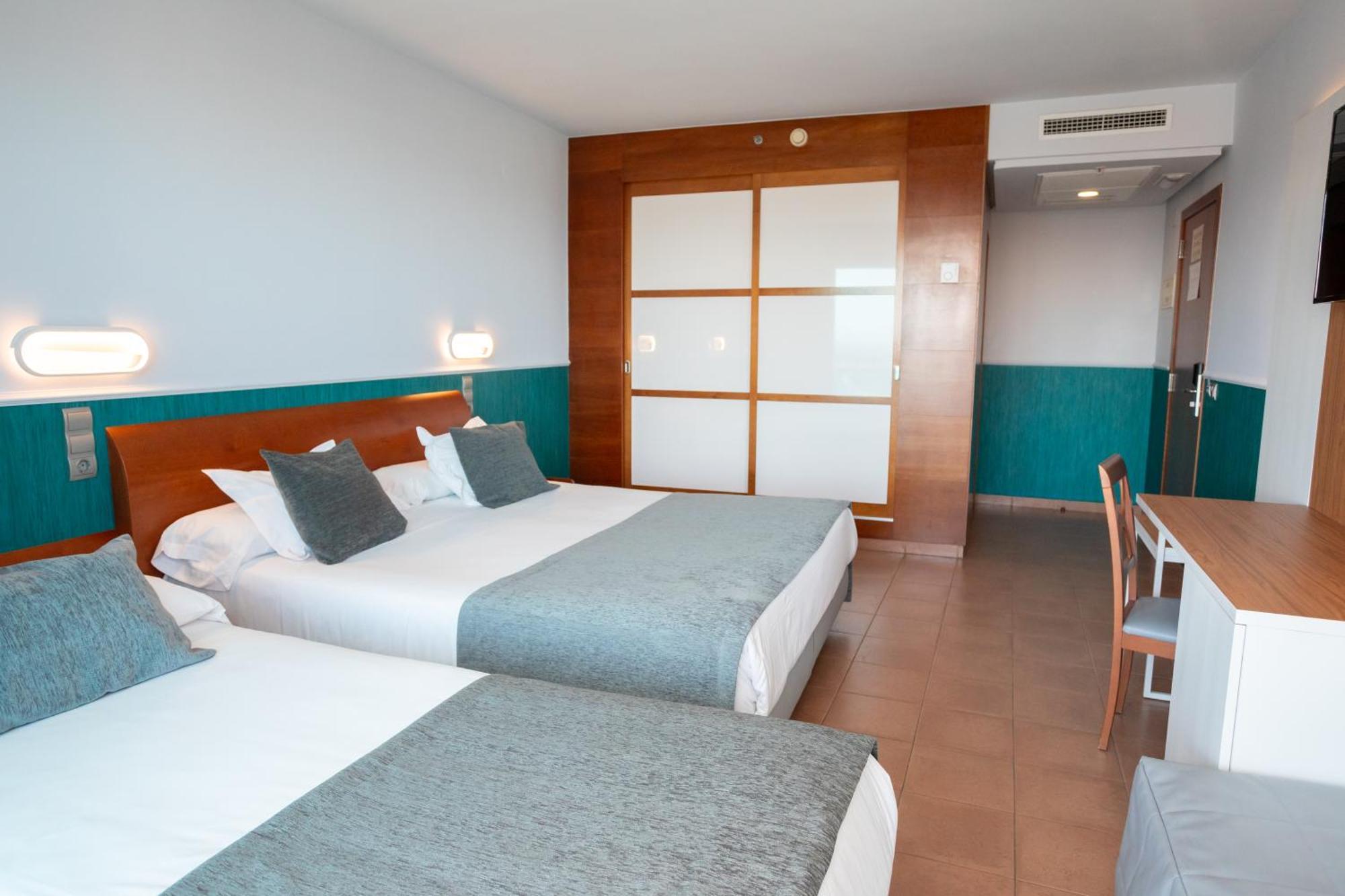 Twin Room (2 Adults + 1 Child)