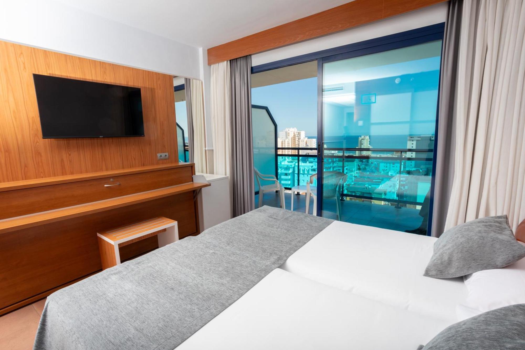 Standard Twin Room with Sea View
