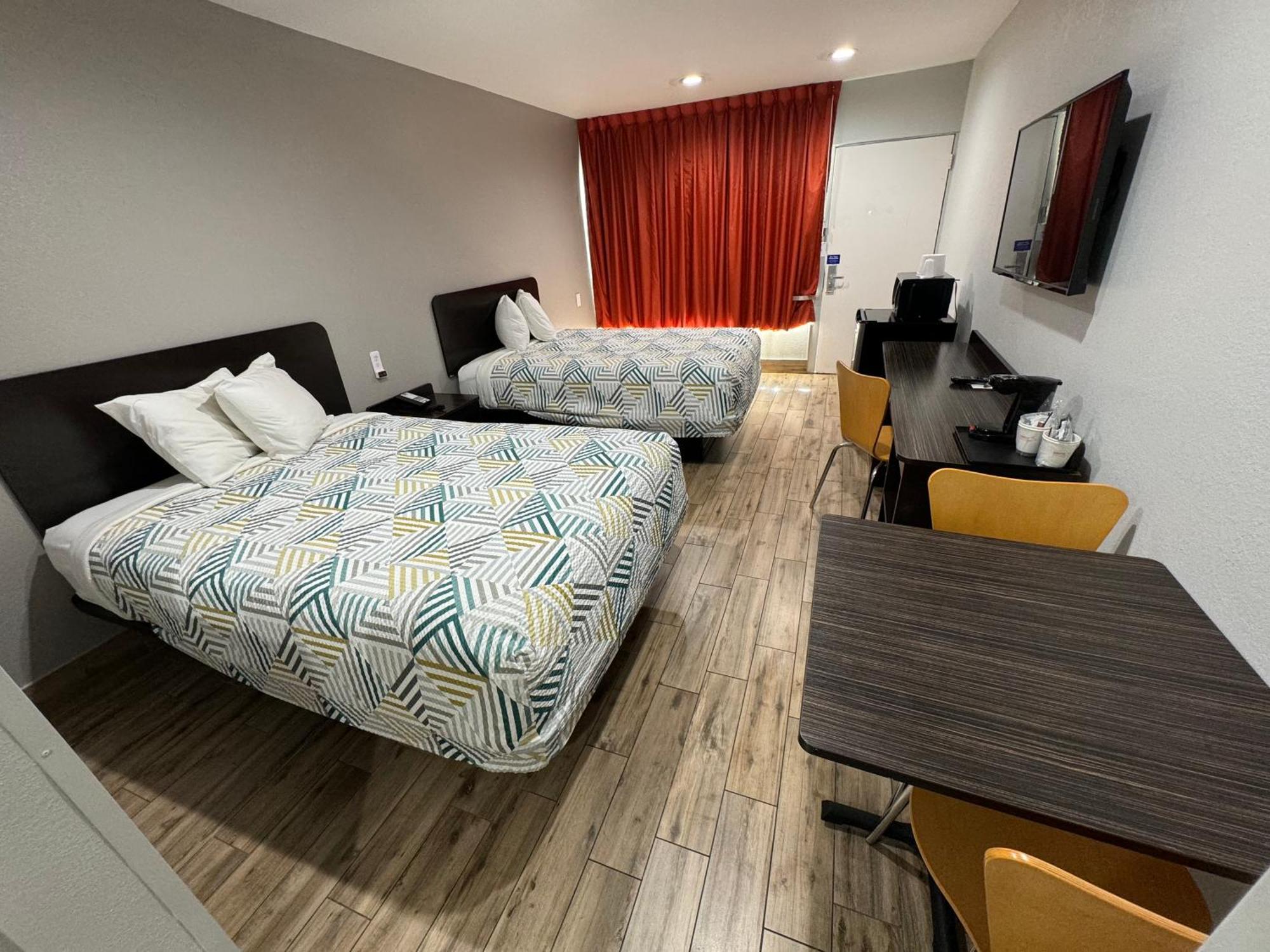 Deluxe Quadruple Room - Non-Smoking