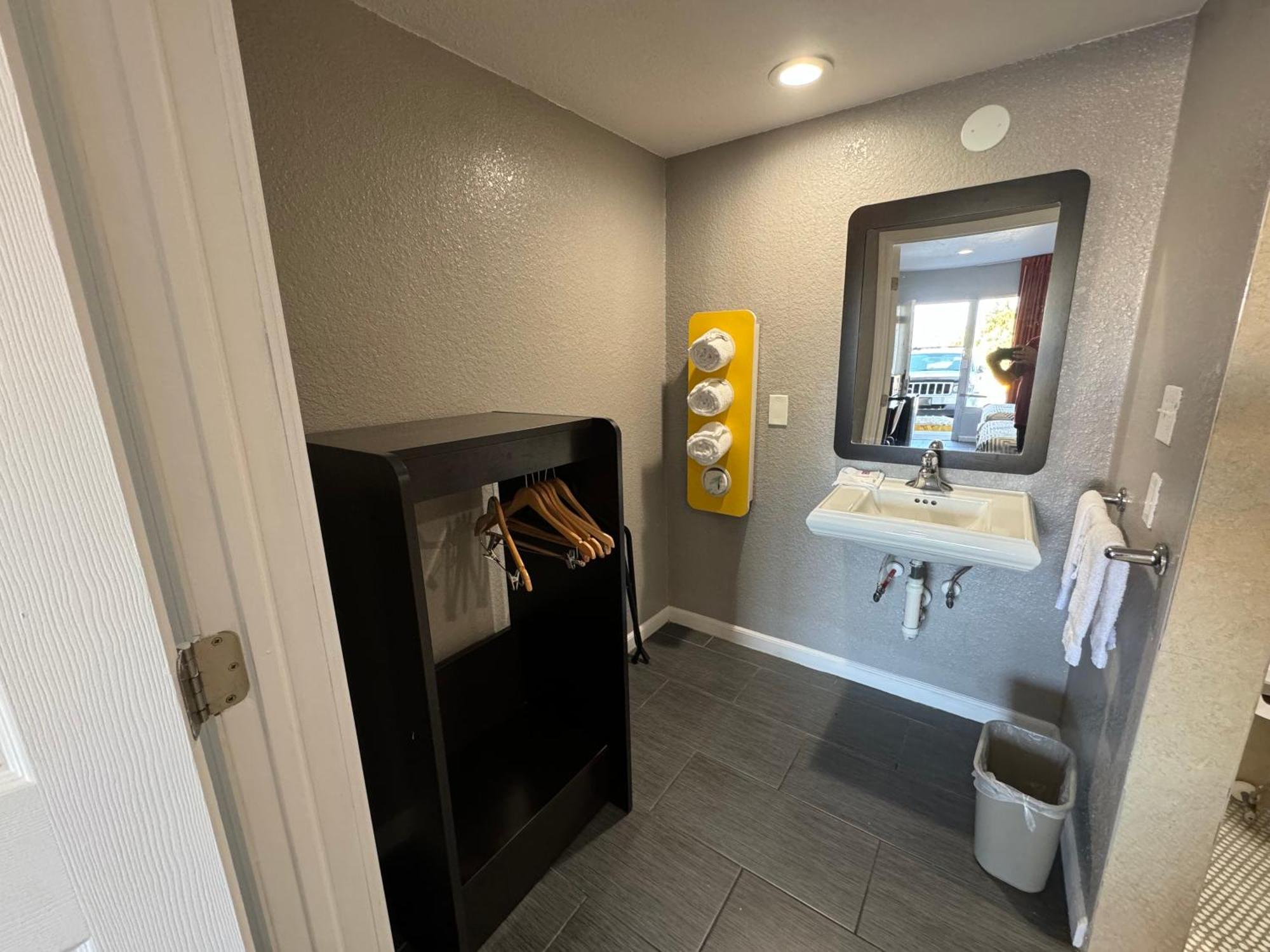 Quadruple Room Disability Access Roll Shower,1576749446:JPEG